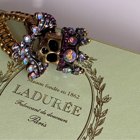 STUNNING skull stretch ring - Picture 5 of 16